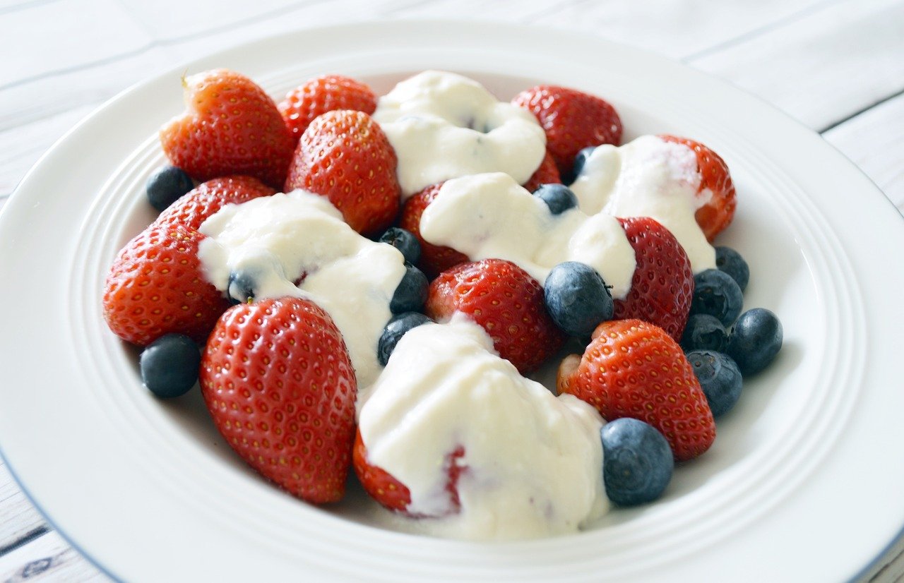 breakfast, snack, berries-7109764.jpg